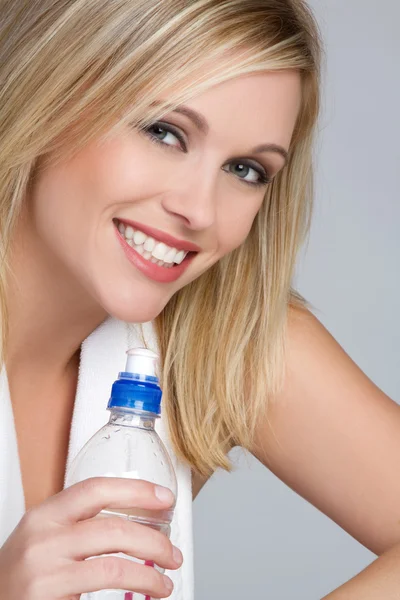 瓶水的女人 — 图库照片