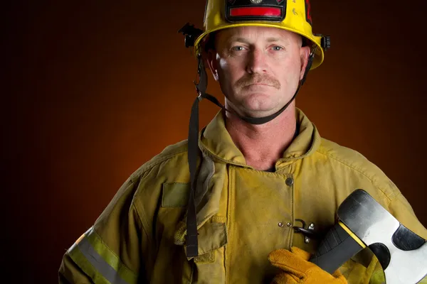 Пожарный человек — стоковое фото
