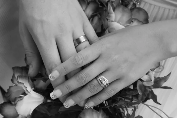 Mãos anel de casamento — Fotografia de Stock