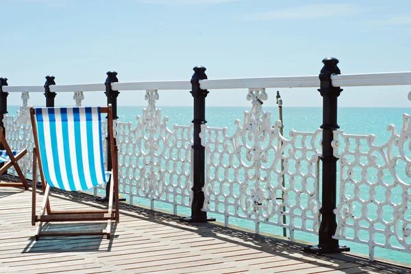 Strandstoel op de pier — Stockfoto