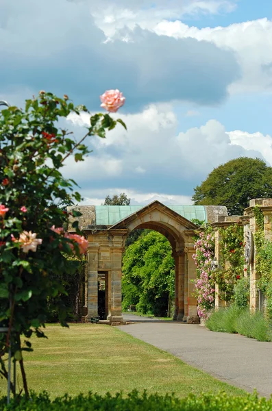 Formal garden arundel castle england — Stock Photo, Image