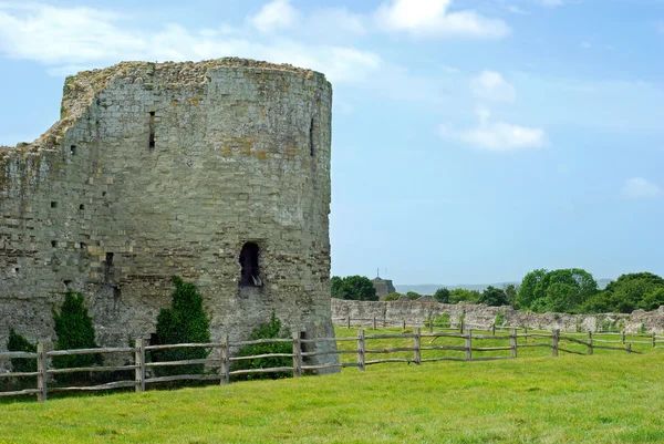Ruiny wieży zamku pevensey pevensey Anglii — Zdjęcie stockowe