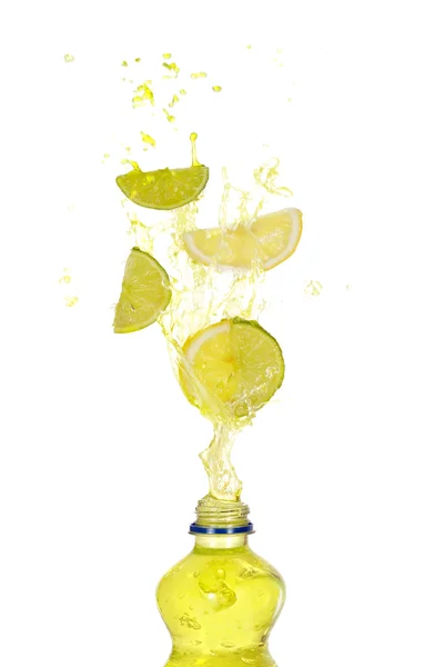 Всплеск лимонного напитка — стоковое фото