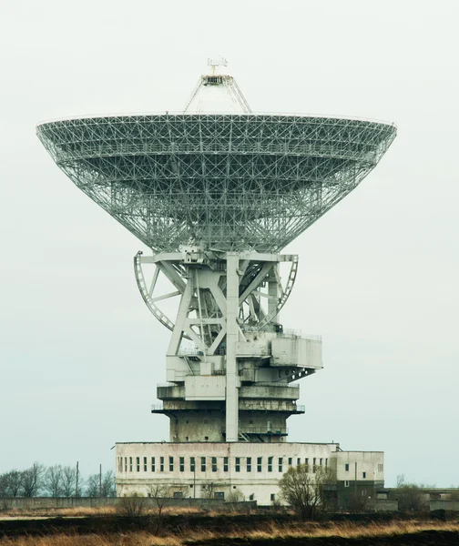 큰 위성 접시 — 스톡 사진