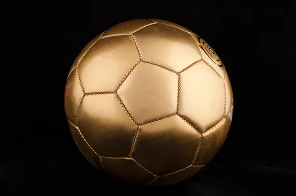 Kultainen jalkapallo pallo — kuvapankkivalokuva