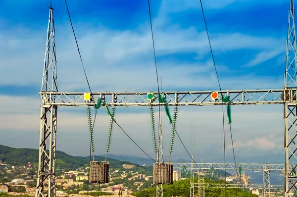 Le linee di trasmissione della sottostazione e dell'energia . — Foto Stock