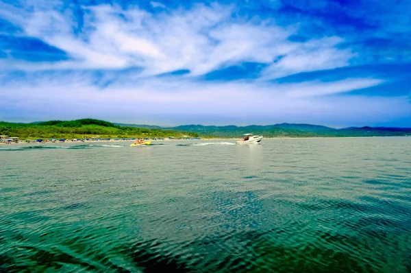 Bir muz tekne sürme tatil, — Stok fotoğraf