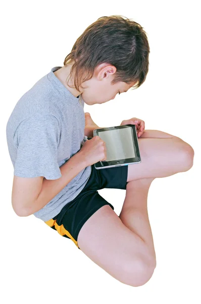Jeune adolescent garçon utilisant une tablette électronique à la maison — Photo