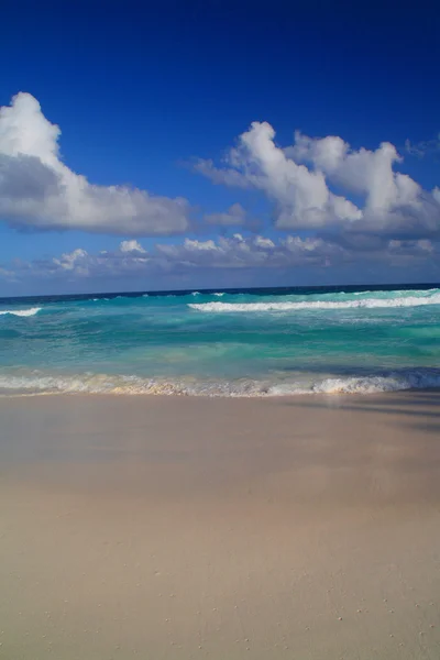 Tropické viz s vlnami — Stock fotografie