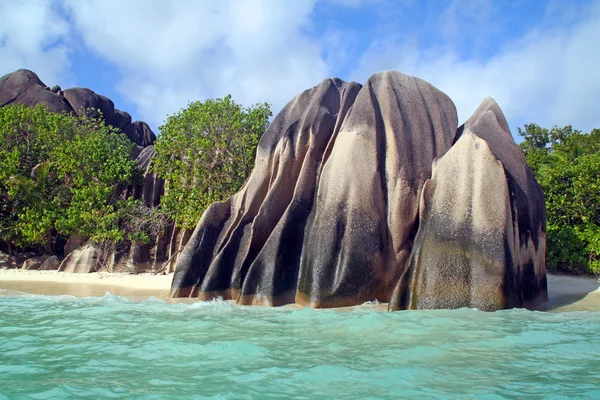 Granite boulders on La Digue island, Seychelles — Stock Photo, Image