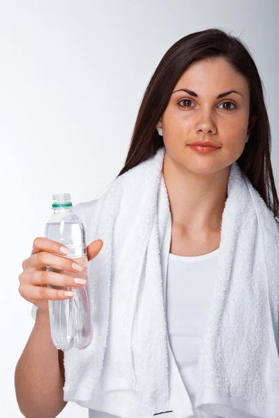 Девушка с бутылкой воды — стоковое фото