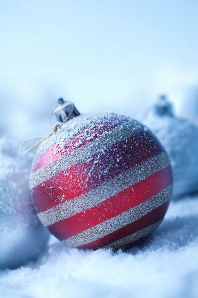 Χριστουγεννιάτικο στολίδι σε φόντο blured — Φωτογραφία Αρχείου