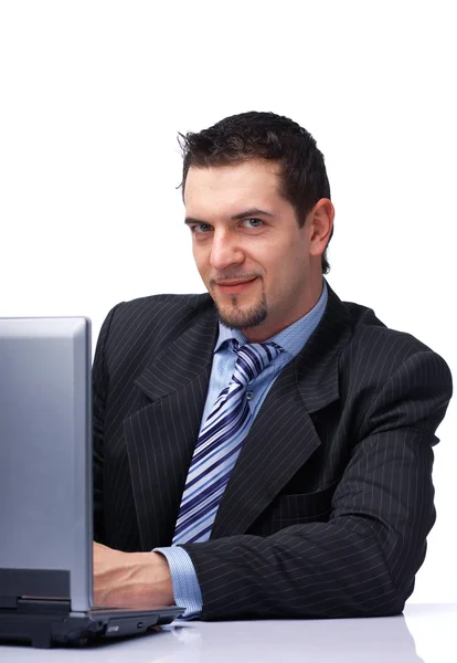 Uomo d'affari con laptop. — Foto Stock