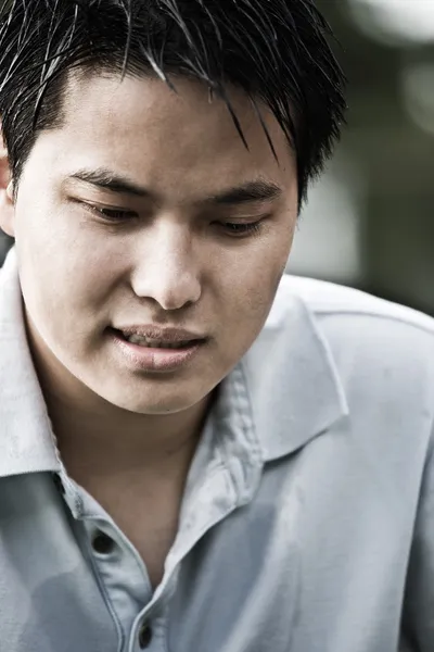 Triste joven asiático macho — Foto de Stock