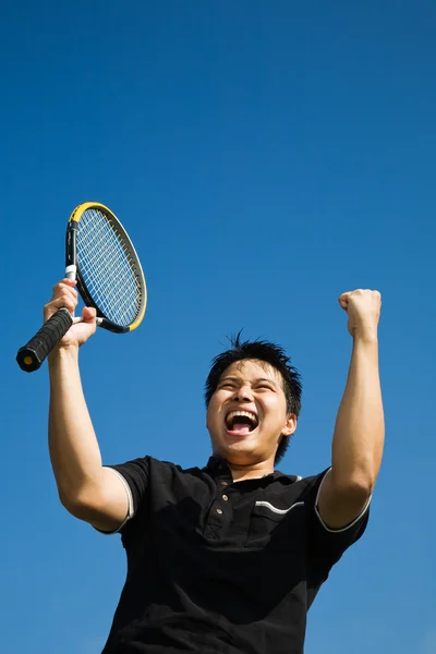 Jugador de tenis asiático alegría de ganar — Foto de Stock