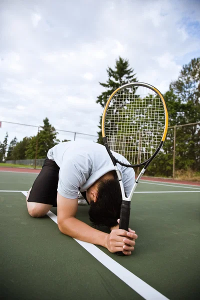 Traurige Tennisspielerin nach Niederlage — Stockfoto