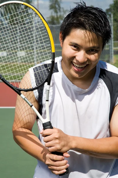 Junge asiatische Tennisspielerin — Stockfoto