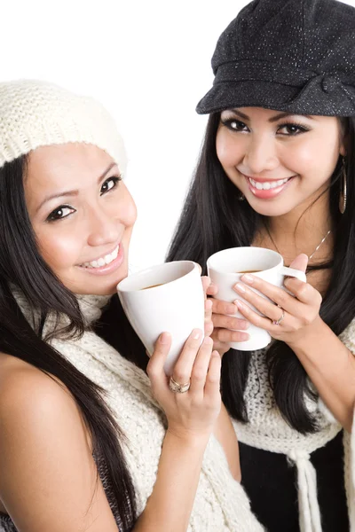 アジアの女性がコーヒーを飲む — ストック写真