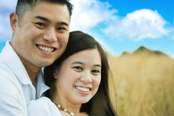 Felice romantico asiatico coppia — Foto Stock