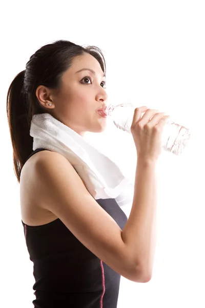 Asijská dívka pitné vody a cvičení — Stock fotografie