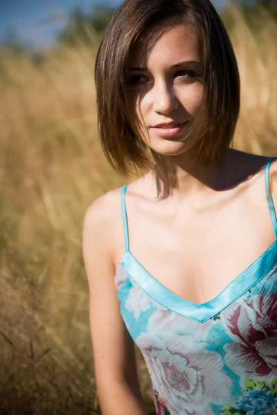 Красива дівчина кавказька — стокове фото
