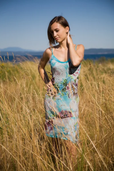 Gyönyörű kaukázusi lány — Stock Fotó