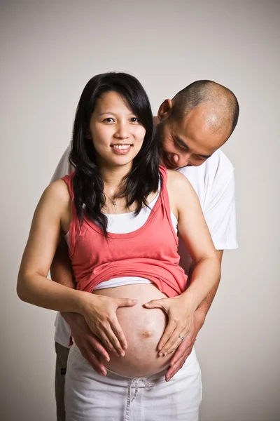 Těhotná asijský pár baby — Stock fotografie