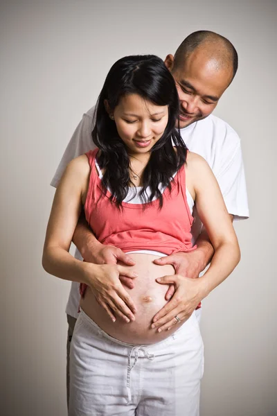 Embarazada asiático pareja bebé —  Fotos de Stock