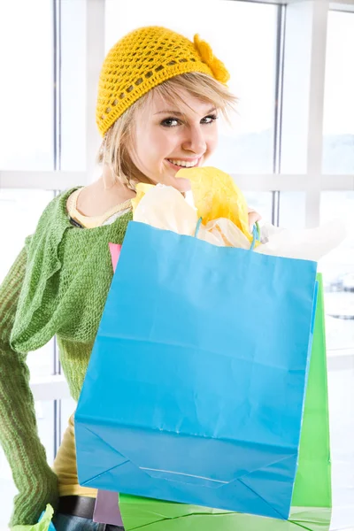 ショッピングの白人の女の子 — ストック写真