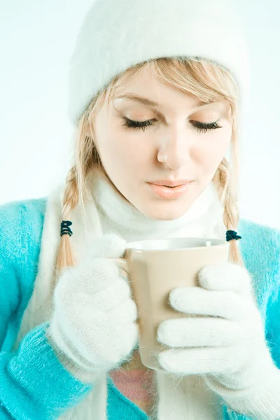 女孩喝咖啡 — 图库照片