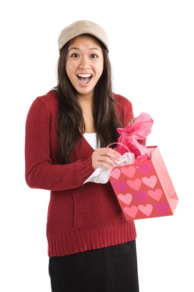 Meglepett ázsiai lány kap valentine ajándék — Stock Fotó