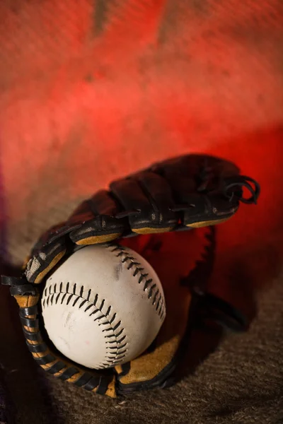 야구 공과 글러브 — 스톡 사진