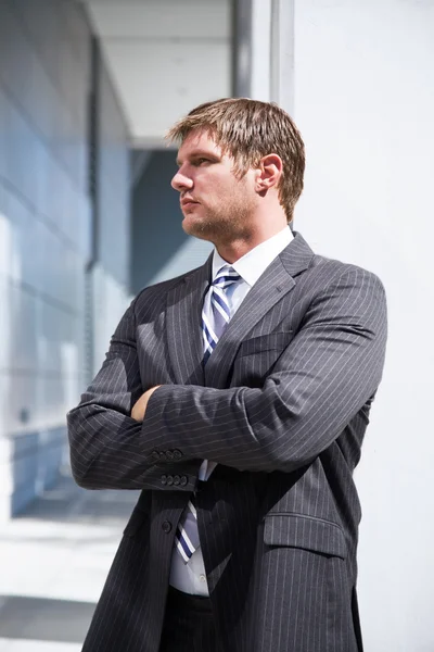 Pensando homem de negócios caucasiano — Fotografia de Stock