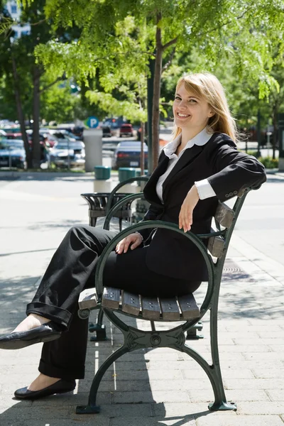 Caucásico mujer de negocios al aire libre — Foto de Stock
