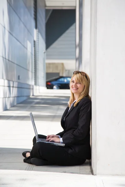 Working caucasian businesswoman — Stock Photo, Image
