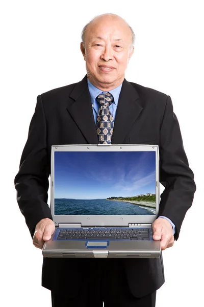 シニアのアジア系のビジネスマンとラップトップ — ストック写真