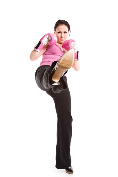 Kicking businesswoman with boxing gloves — Stock Photo, Image