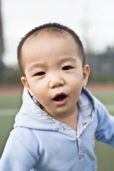 Boldog ázsiai fiú — Stock Fotó