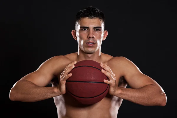 Hispanic basketballer — Stockfoto