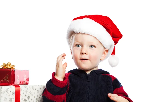 Junge mit Weihnachtsgeschenk — Stockfoto