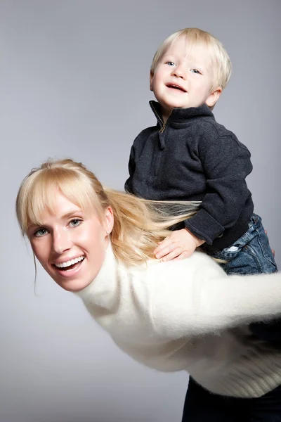 Feliz madre caucásica e hijo —  Fotos de Stock