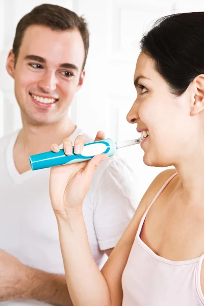 Çift banyoda diş fırçalama — Stok fotoğraf