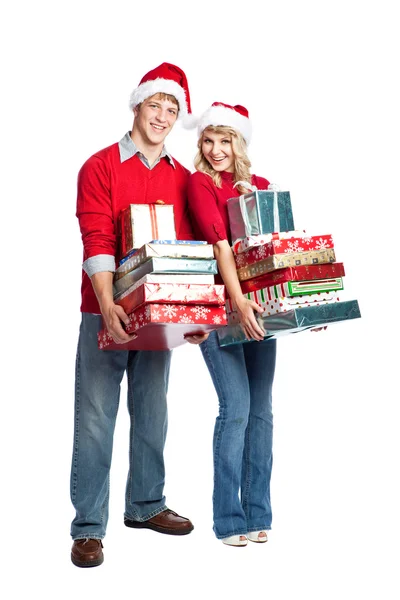 Noël shopping couple portant des cadeaux — Photo