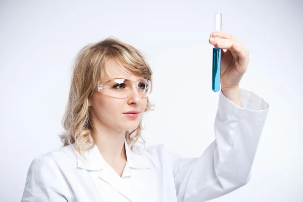 Científica femenina — Foto de Stock
