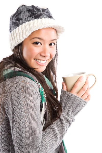 Mooie Aziatische vrouw koffie drinken — Stockfoto