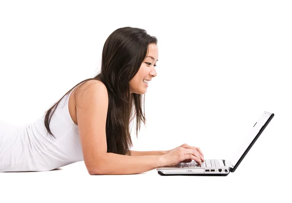 Azjatyckie kobiety laptopa — Zdjęcie stockowe