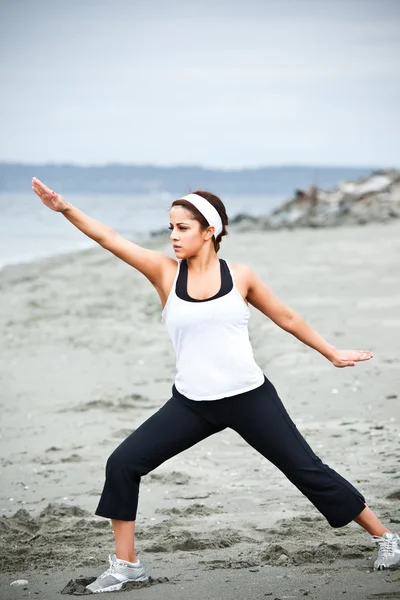 Yoga asiatisk kvinna — Stockfoto