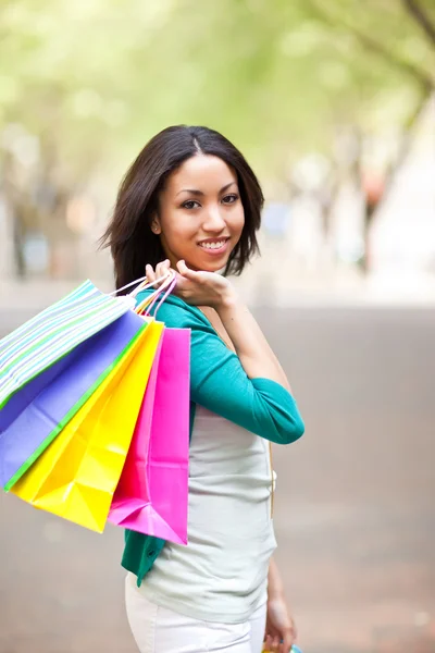 Zwarte vrouw winkelen — Stok fotoğraf