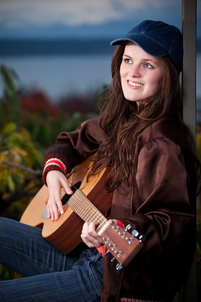 Beautiful teenager playing guitar — Stock Photo, Image