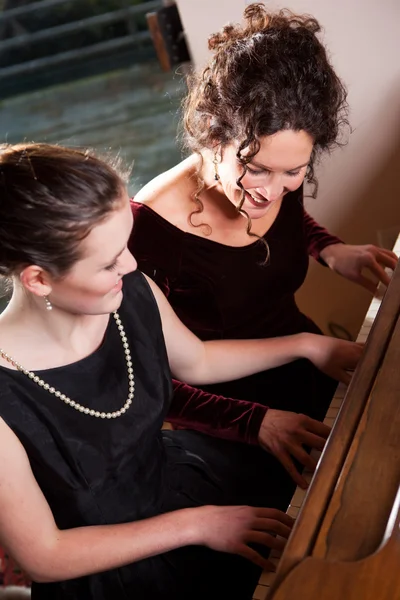 Mother and daughter playing piano — Stock Photo, Image